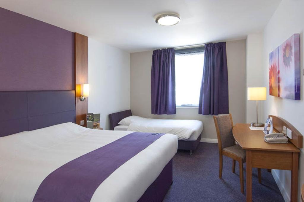 Premier Inn Derry / Londonderry Δωμάτιο φωτογραφία