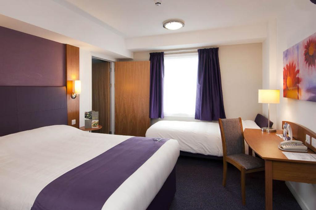 Premier Inn Derry / Londonderry Δωμάτιο φωτογραφία